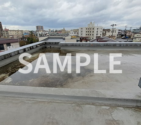 画像：陸屋根、劣化、ひび（Before）